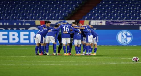 رسميا.. شالكه يعلن إقالة مدربه مانويل بوم